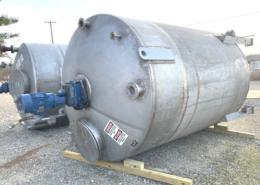 ***SOLD*** used 4000 Gallon Stainless Steel Mix Tank.  Dish Top and Dish Bottom. 8' Dia.x 10'8